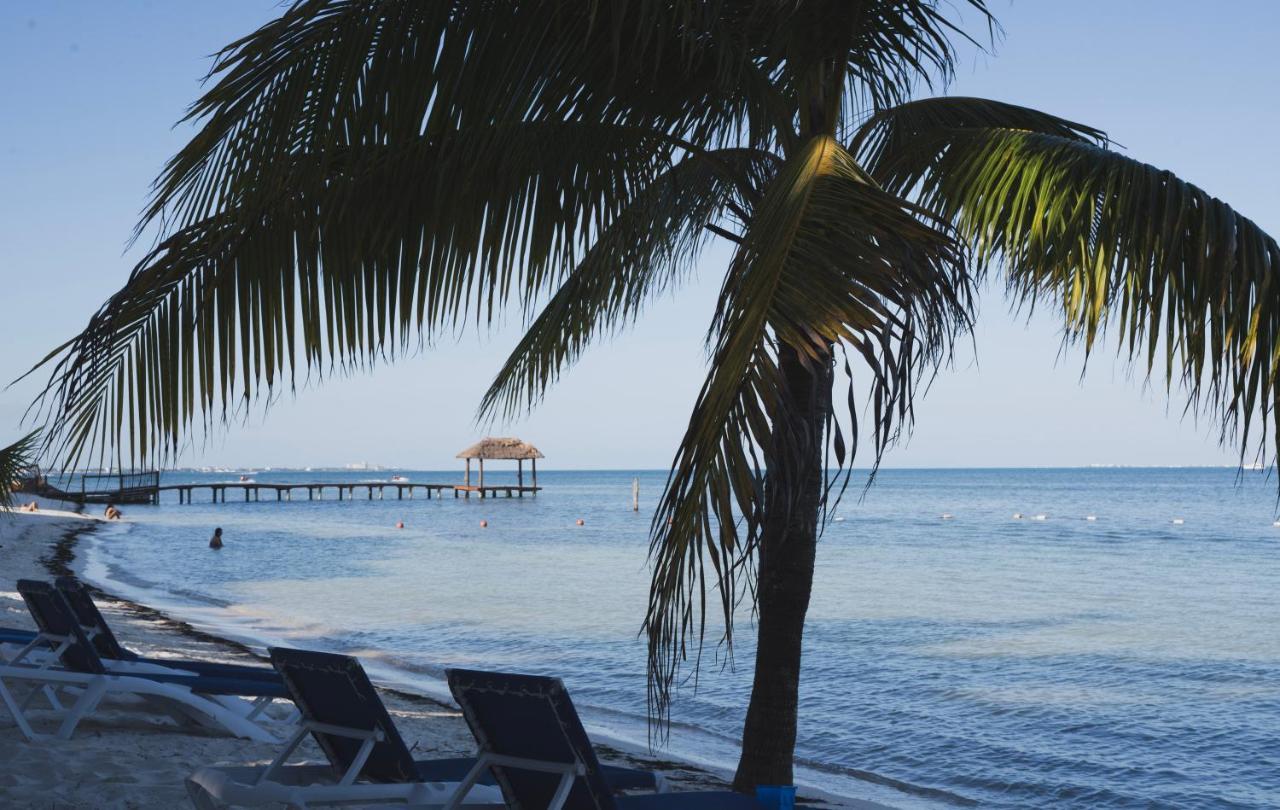 Front Beach Private Room With Shared Bathroom Cancun Exterior photo
