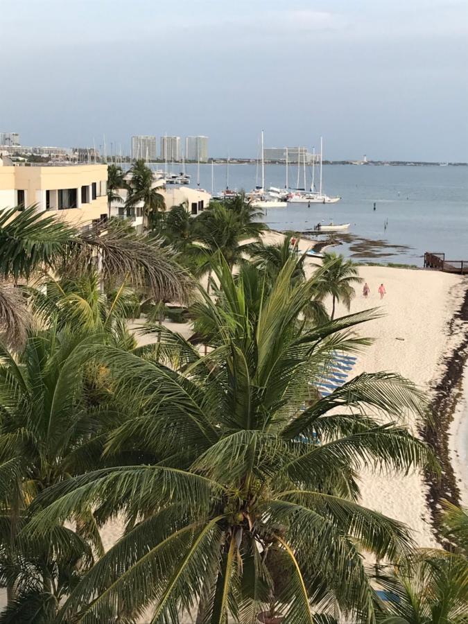 Front Beach Private Room With Shared Bathroom Cancun Exterior photo