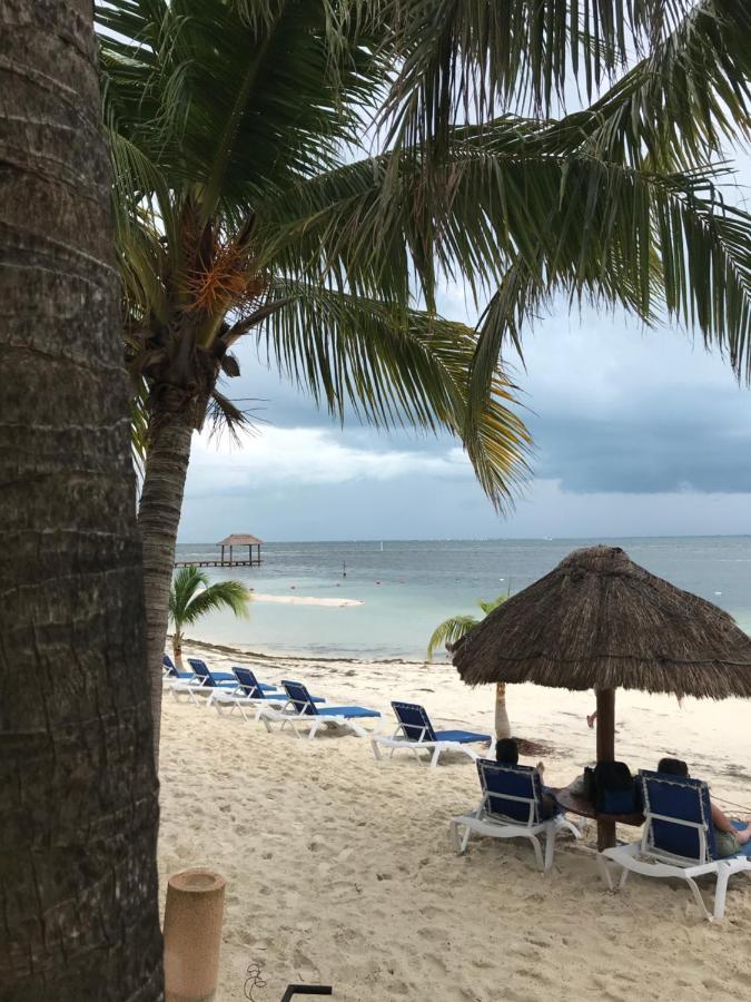 Front Beach Private Room With Shared Bathroom Cancun Exterior photo