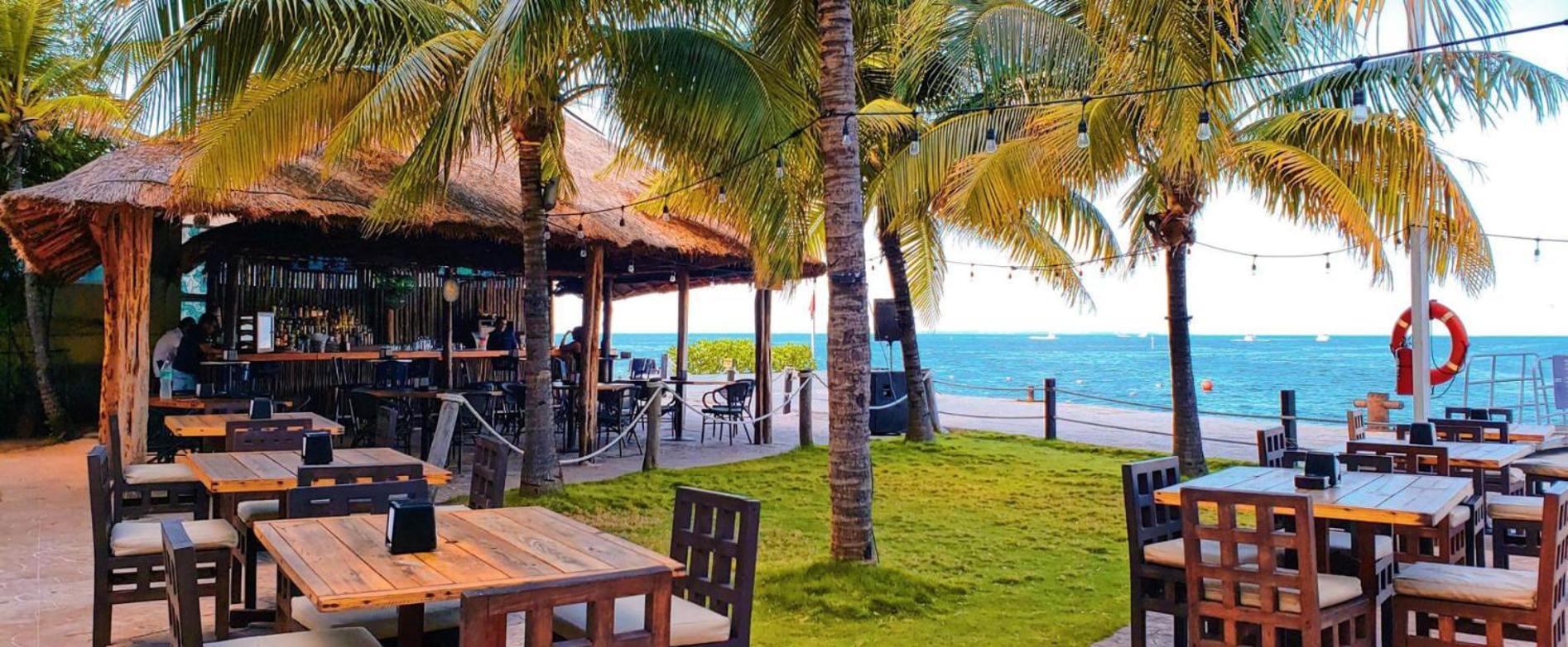 Front Beach Private Room With Shared Bathroom Cancun Exterior photo