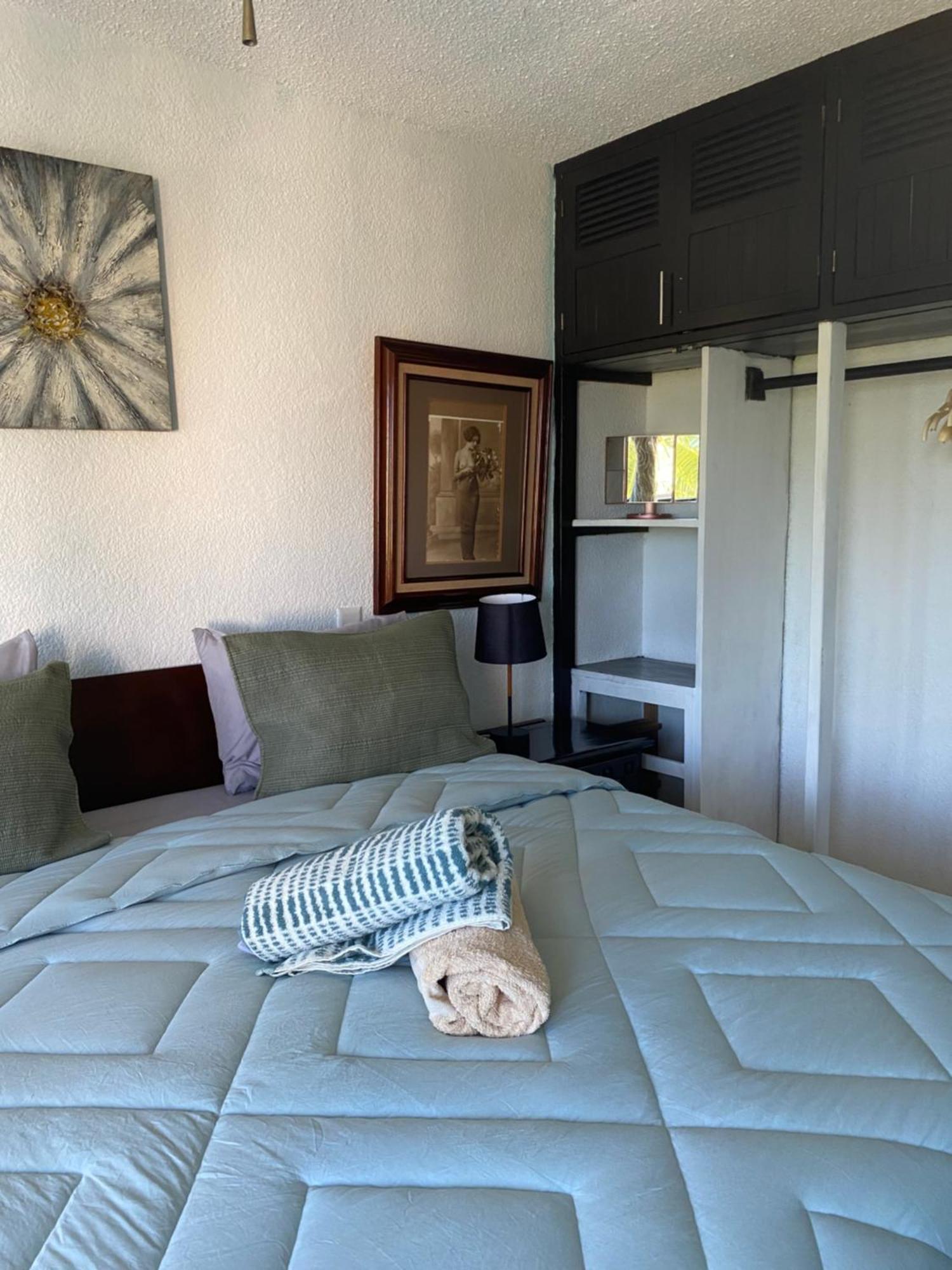 Front Beach Private Room With Shared Bathroom Cancun Exterior photo