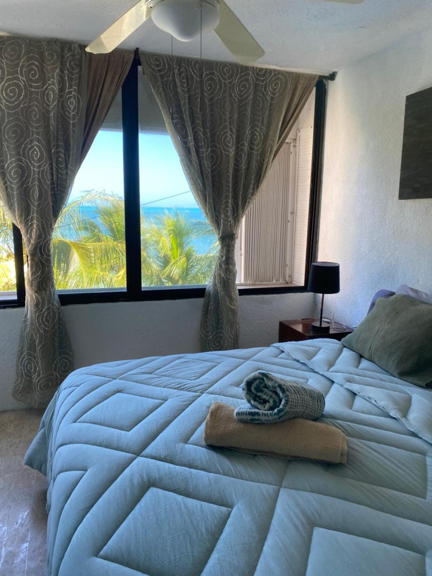 Front Beach Private Room With Shared Bathroom Cancun Exterior photo