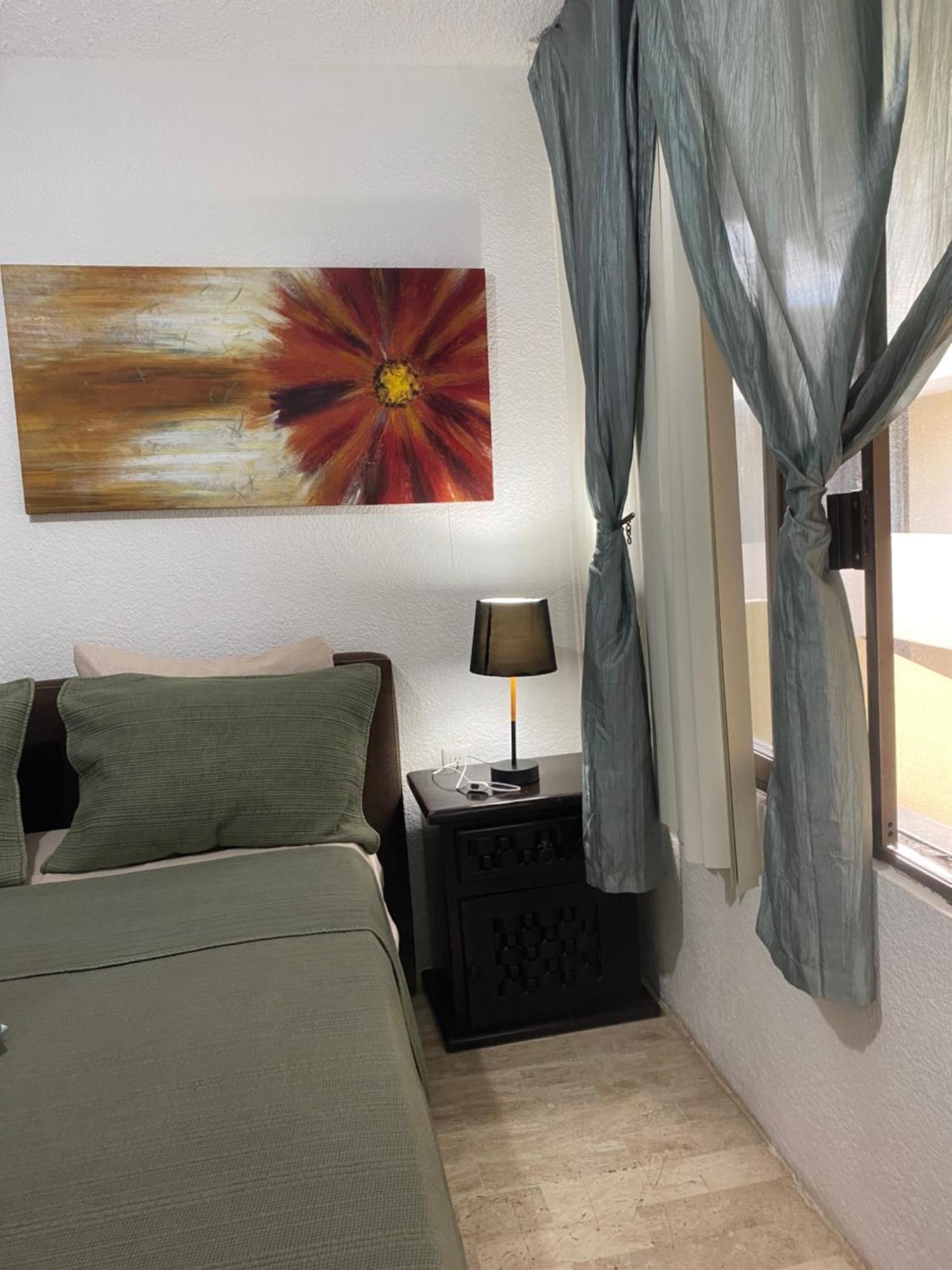 Front Beach Private Room With Shared Bathroom Cancun Exterior photo