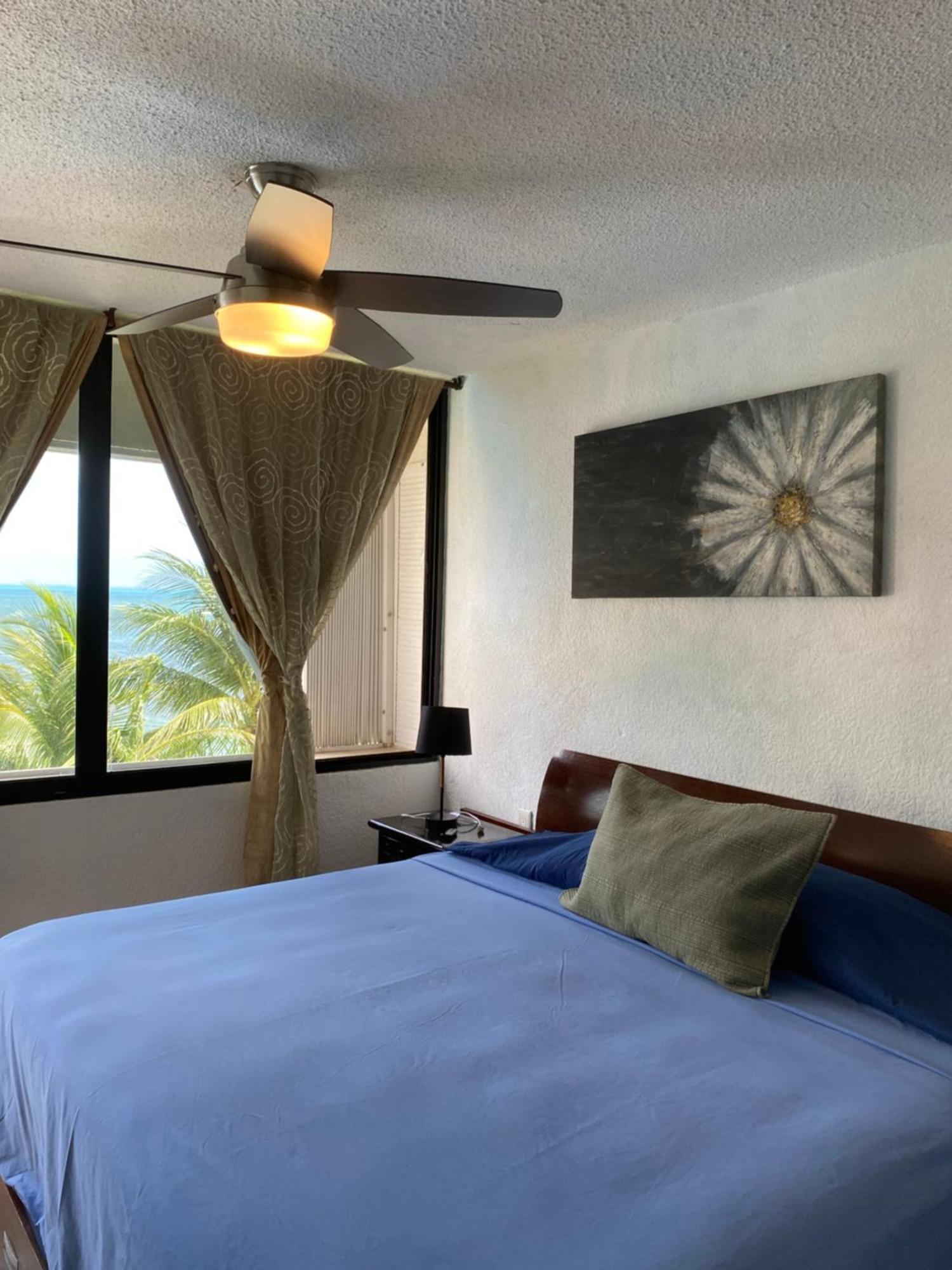 Front Beach Private Room With Shared Bathroom Cancun Exterior photo